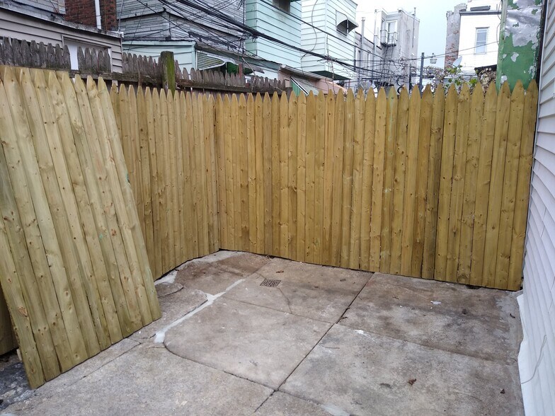 Building Photo - 2054 Ann St