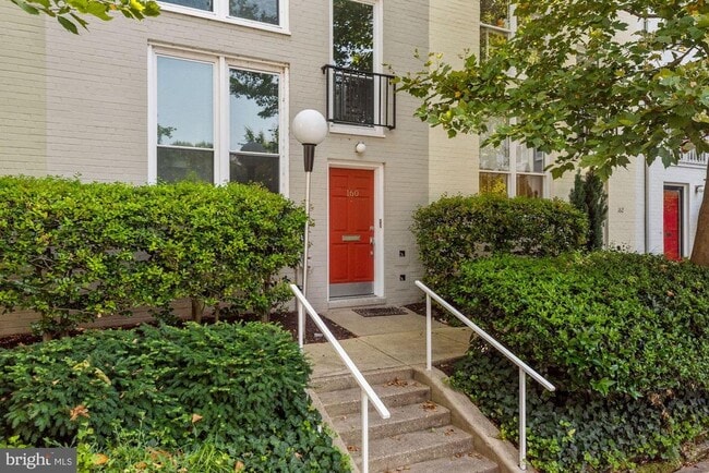 Primary Photo - 160 G St SW