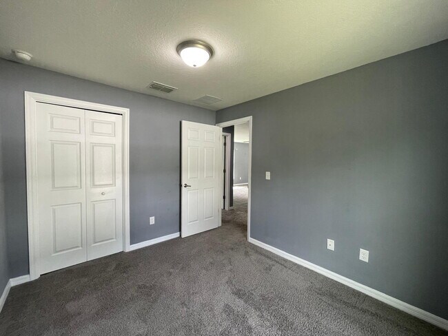 Building Photo - **Beautiful 3 Bd 2 Bath!! AVAILABLE AFTER JUNE 15TH**