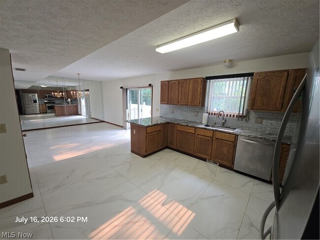 Building Photo - 6400 Monroe Ln
