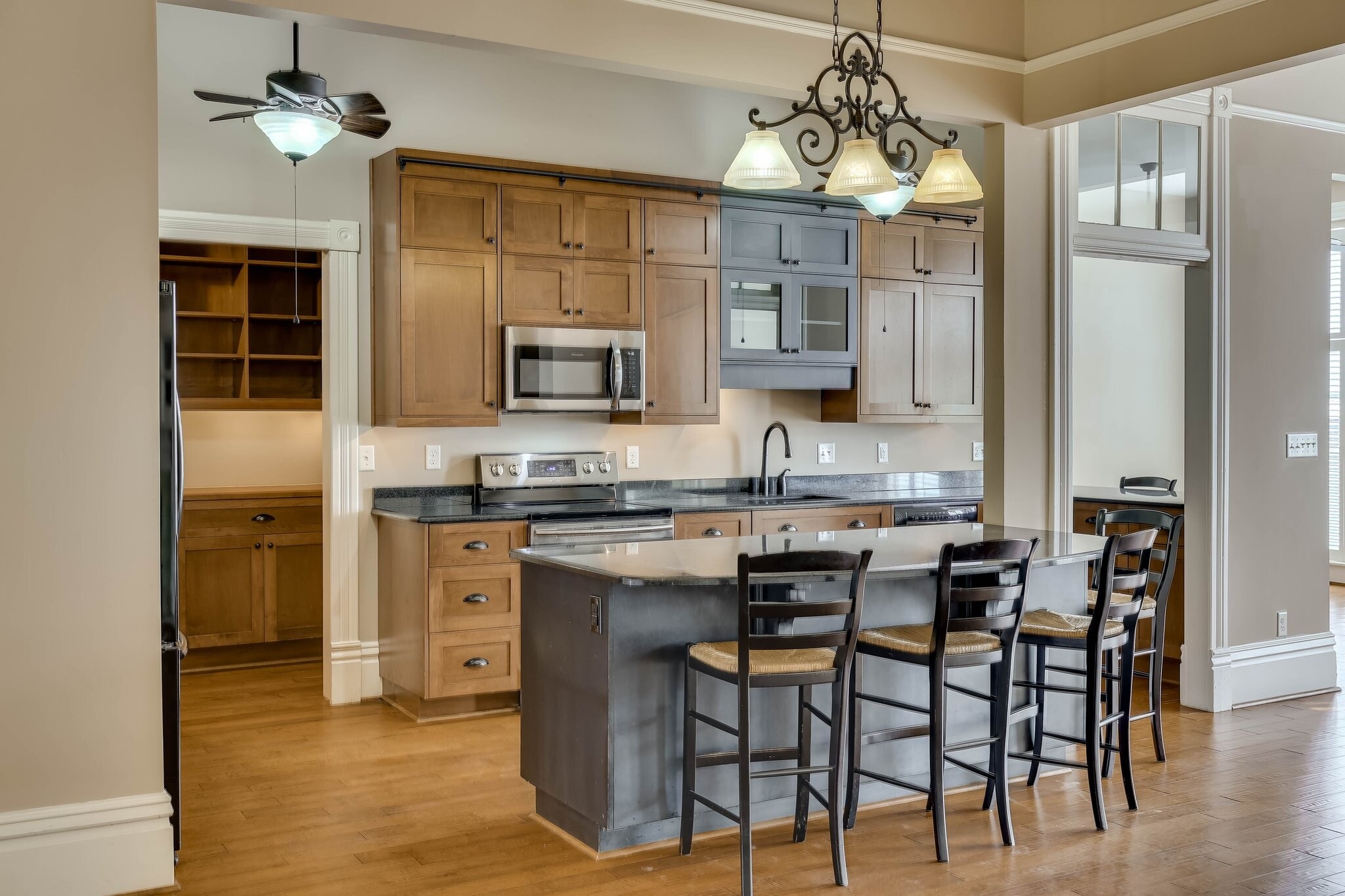 Building Photo - 929 Broad St