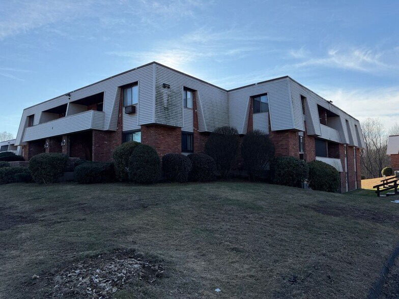 Building Photo - 565 Talcottville Rd