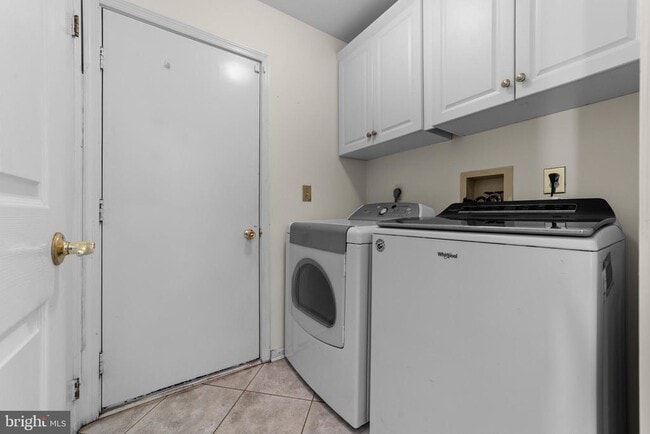 Building Photo - 53 Perilli Dr