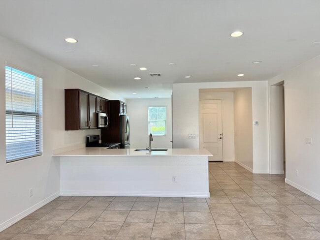 Building Photo - 9006 W Rancho Dr