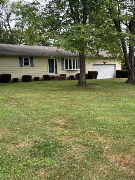 Building Photo - 221 Zenith Rd
