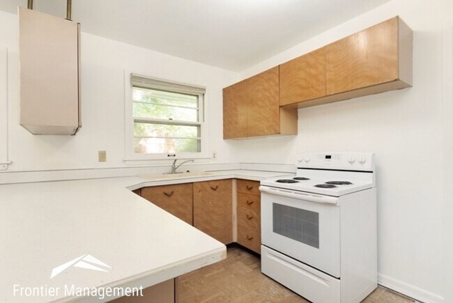 Building Photo - 1733 Vaughn Dr