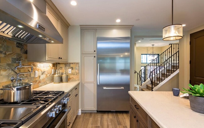 Building Photo - 718 Silver St