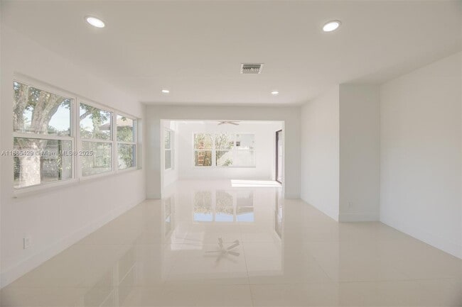 Building Photo - 832 NW 28th St
