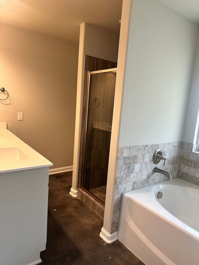 Building Photo - FIRST MONTH FREE - 4 BEDROOMS!