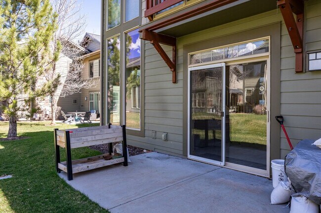 Building Photo - 6144 Fox Point Cir