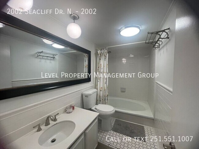 Building Photo - 2002 Seacliff Dr. N.-2002