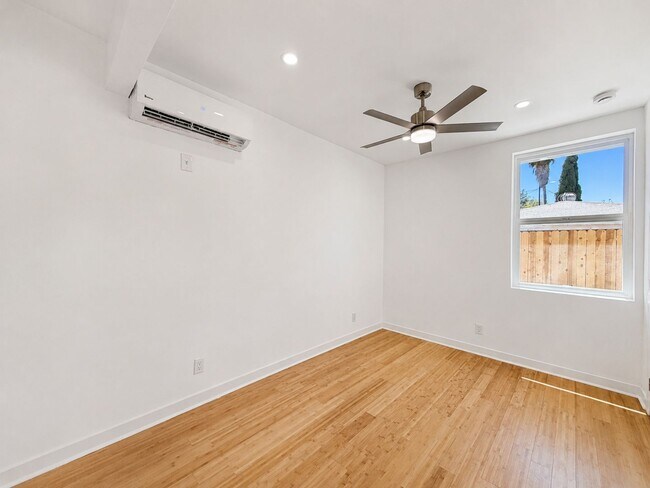 Building Photo - 446 Camulos St