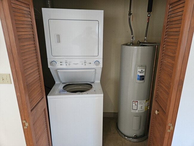 Building Photo - 2800 Mayfield Rd