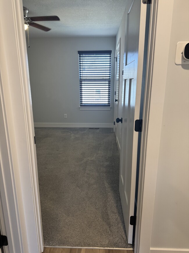 Building Photo - Oak Grove