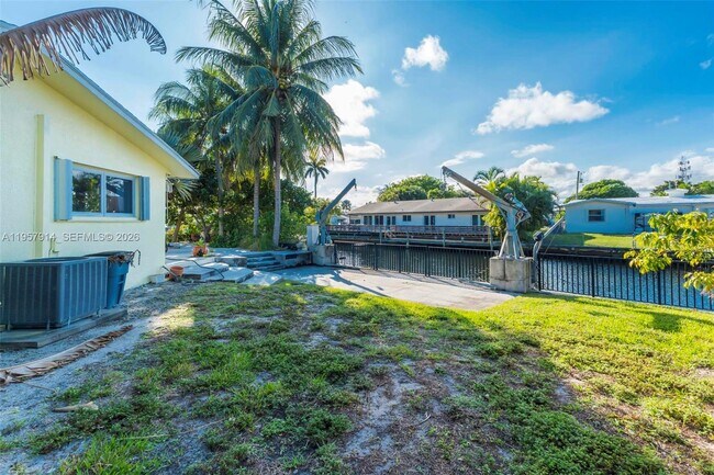 Building Photo - 1600 N 28th Ct