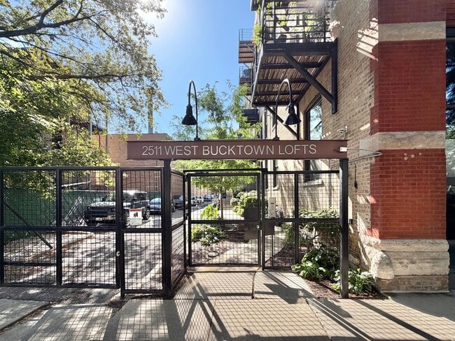 Building Photo - 2511 W Moffat St