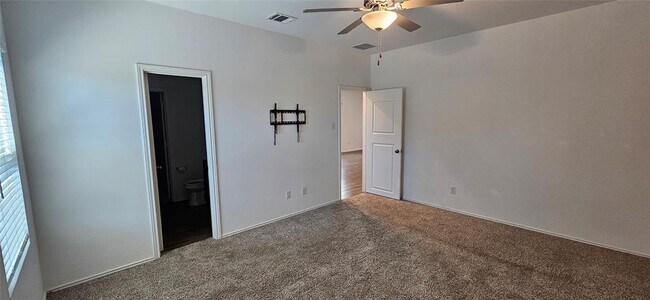 Building Photo - 325 Geode Glen