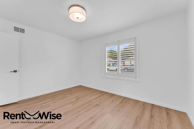Building Photo - 110 Cuesta Dr