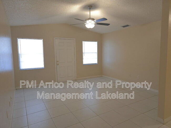 Building Photo - 968 Sunshine Way SW