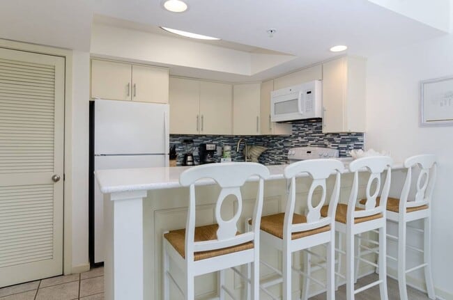 Building Photo - 1102 N Lumina Ave