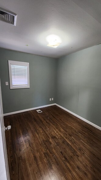 Building Photo - 137 Alkier St