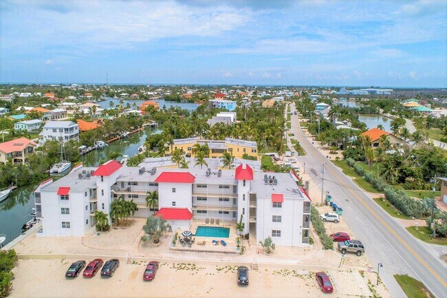 Building Photo - 605 Sombrero Beach Rd