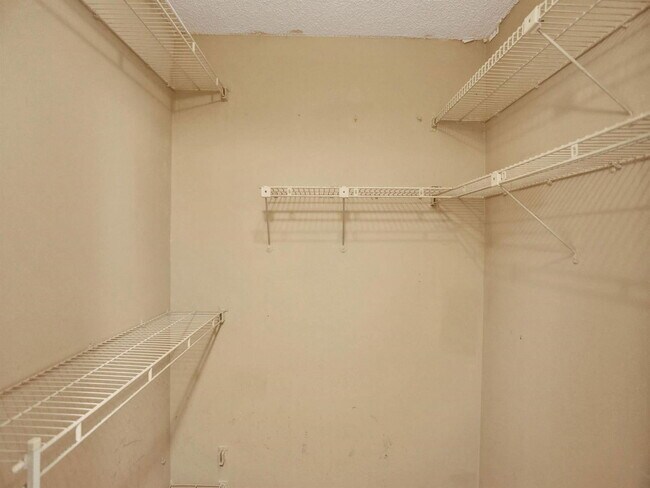 Building Photo - 9330 Lagoon Pl