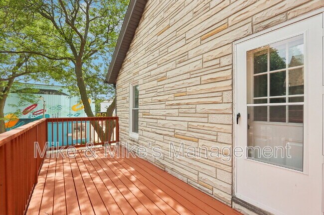 Building Photo - 506 E Linus St
