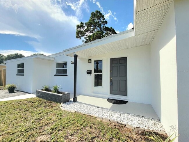 Building Photo - Hampton Dr.
