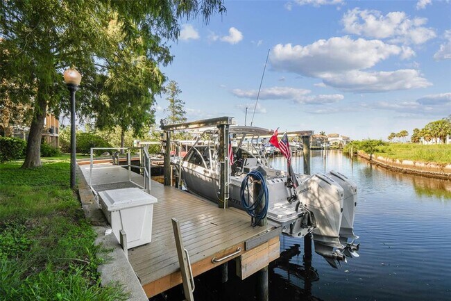 Building Photo - 6533 Channelside Dr