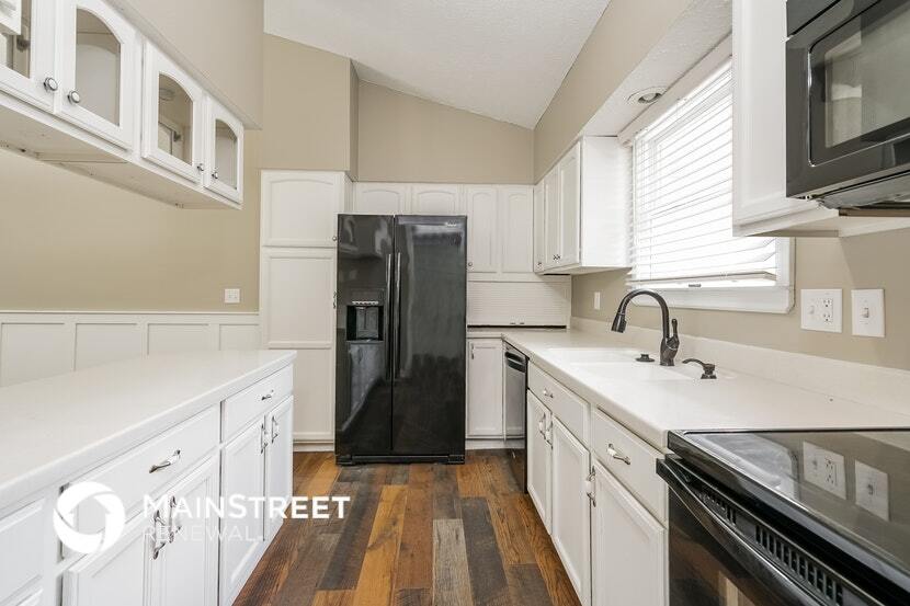 Building Photo - 305 Station St E