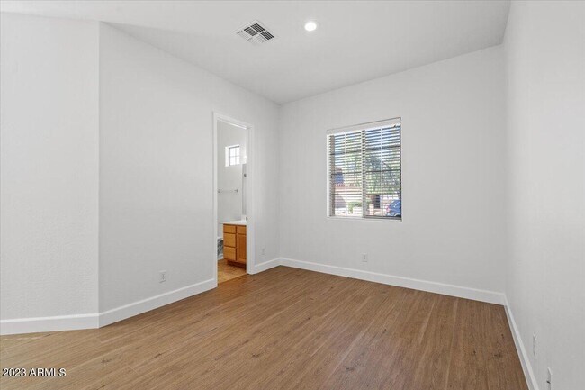 Building Photo - 2413 W Sienna Bouquet Pl