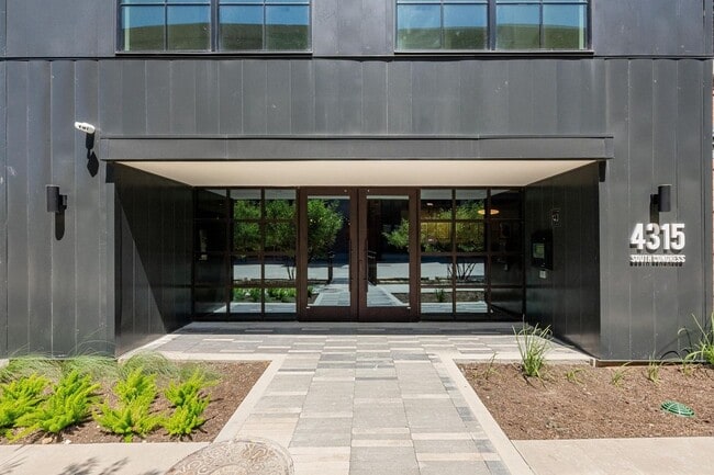 Building Photo - 4315 S Congress Ave