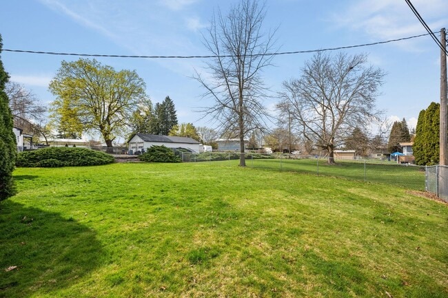 Building Photo - Newly Remodeled Mission Park Apartment!