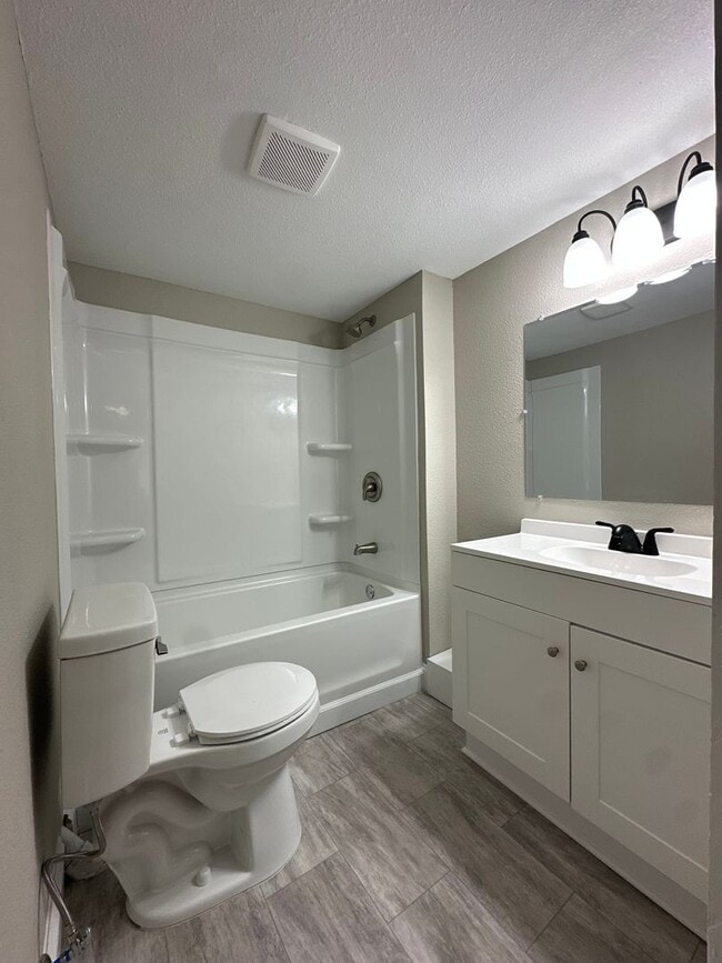 Building Photo - Charming 1 bed/1 bath apartment!