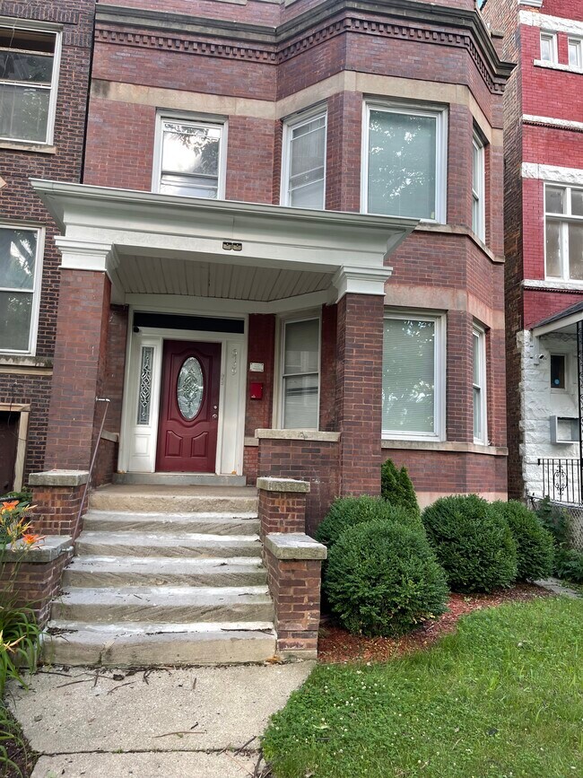 Building Photo - 6739 S Emerald Ave