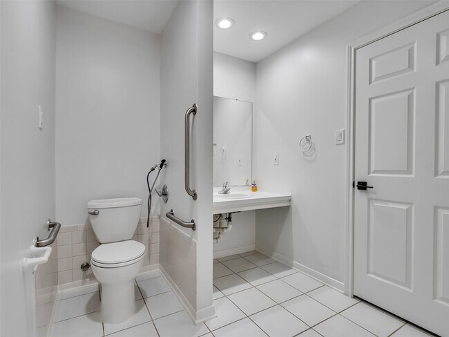 Building Photo - 4023 Laverock Rd