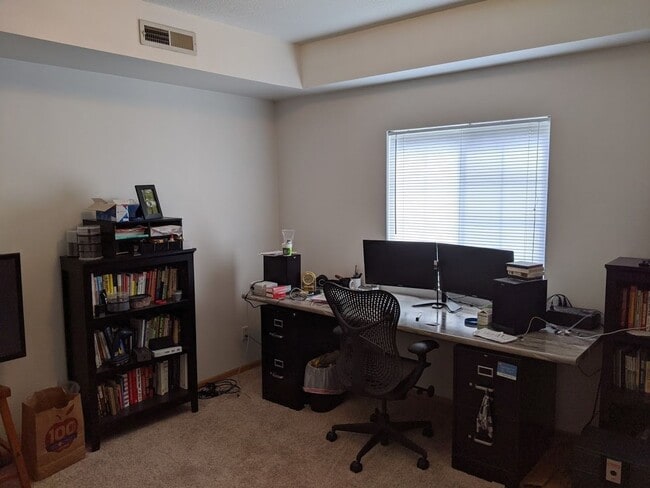 Building Photo - Rory 2270