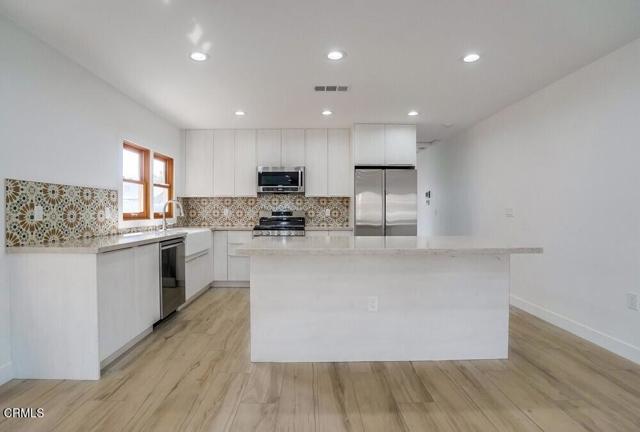 Building Photo - 130 N Ave 60