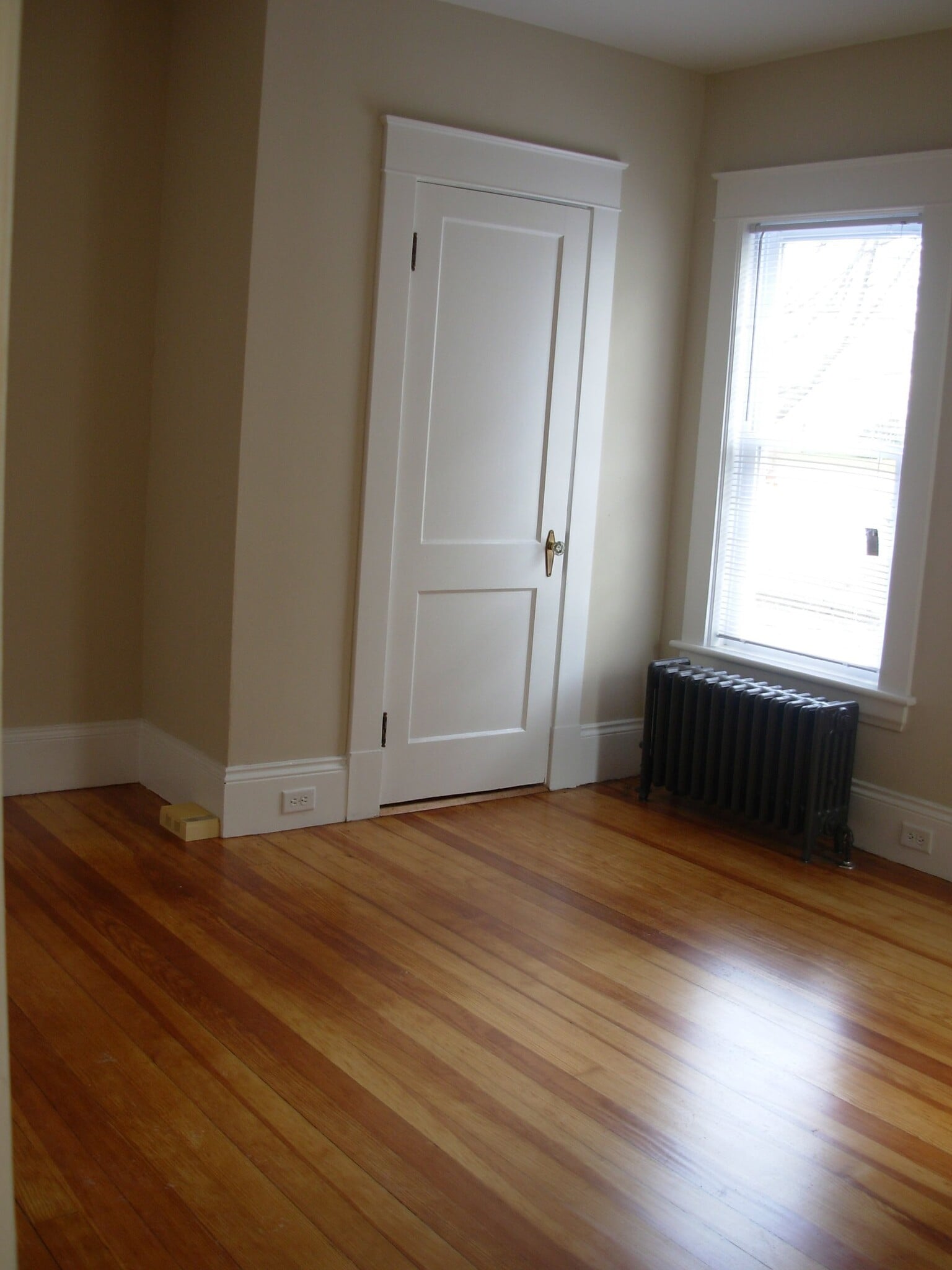 Bedroom - 637 Dix St