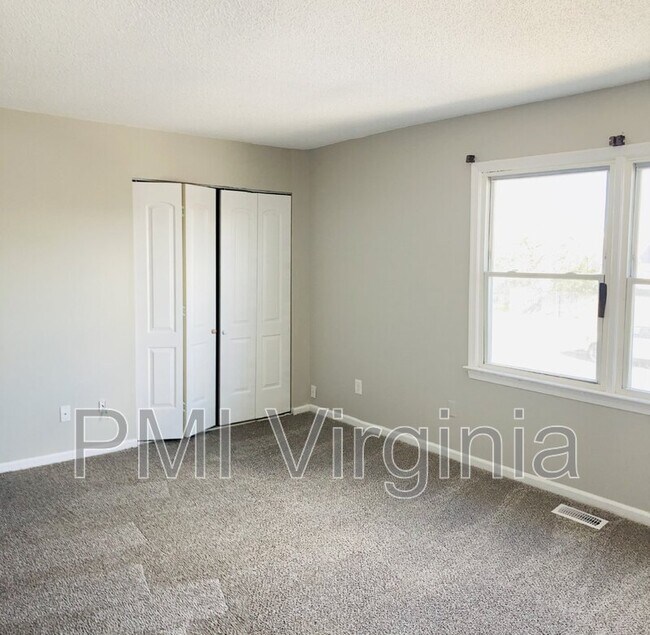 Building Photo - 1077 Commonwealth Pl