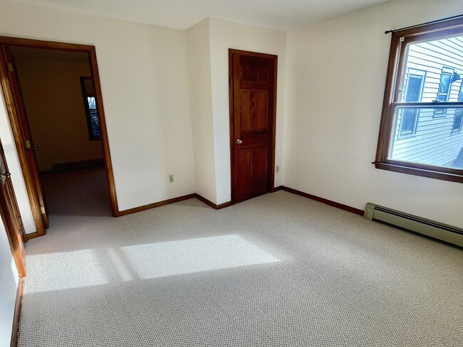 Building Photo - 650 S Pine Creek Rd