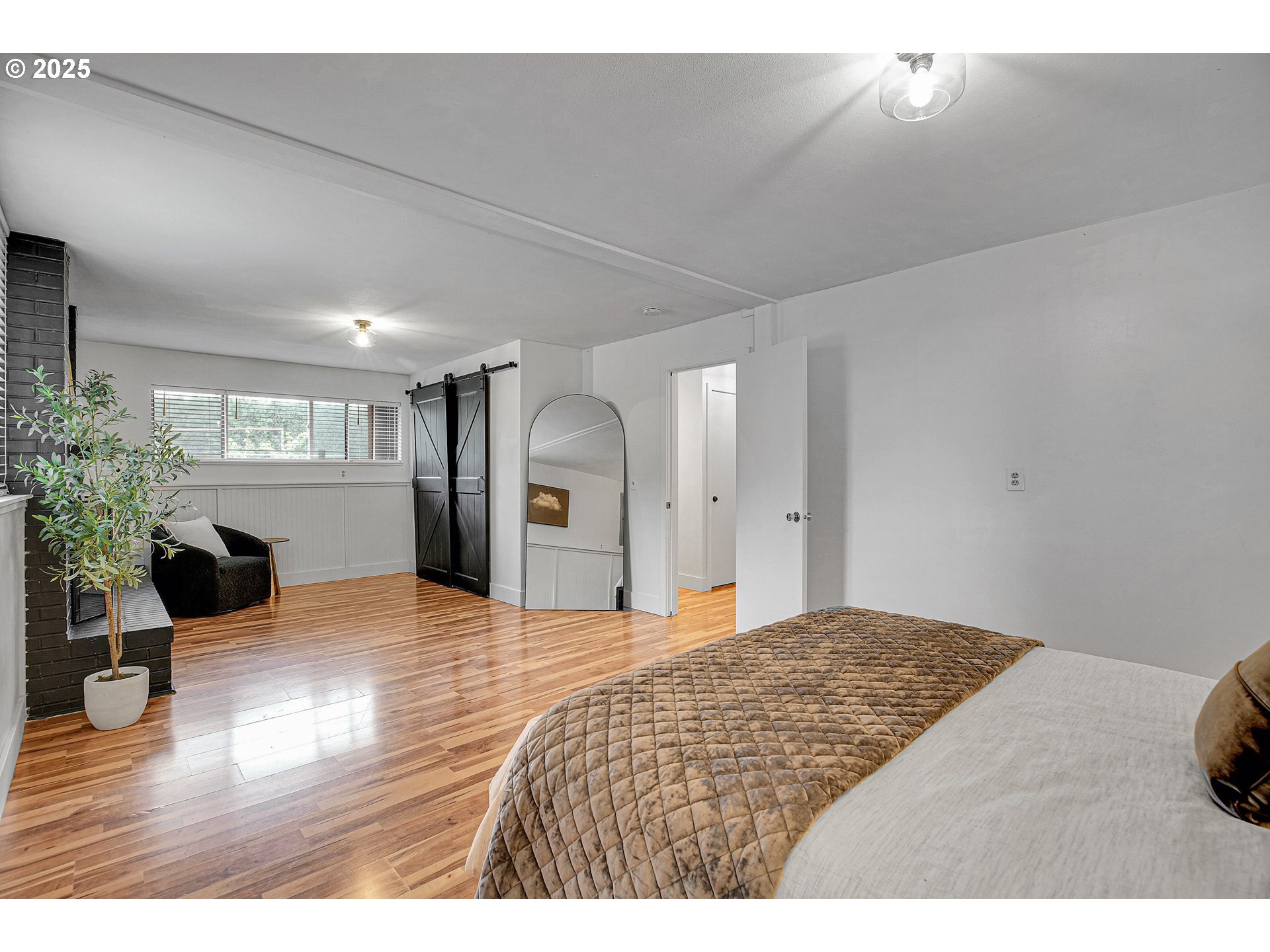 Building Photo - 8325 SW Terwilliger Blvd