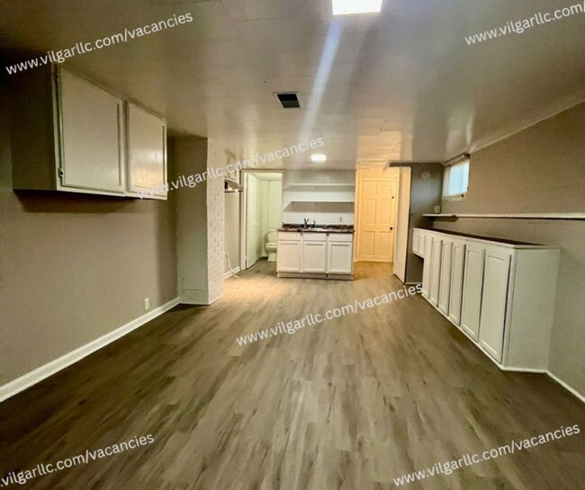 Building Photo - 1605 Pine St