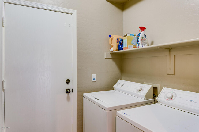 Building Photo - 966 W Citrus Way