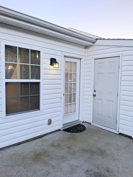 Building Photo - 1731 Elizabeth St