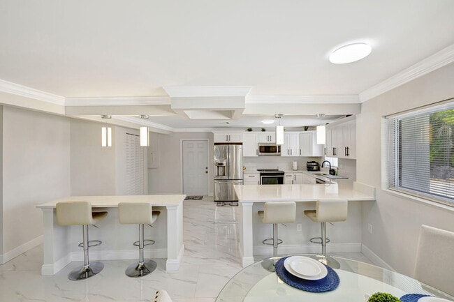 Building Photo - 1911 Cypress Ave