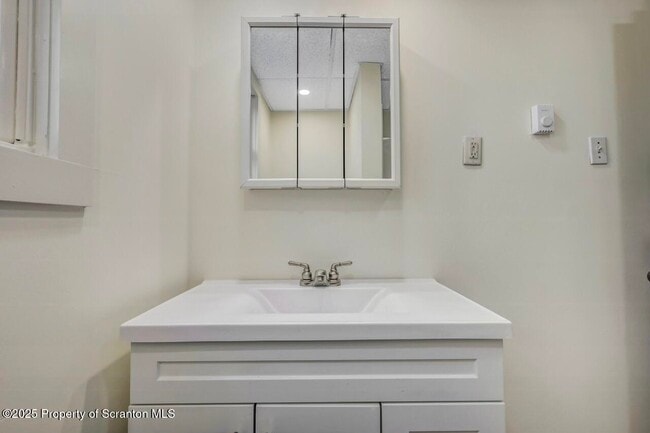 Building Photo - 144-144 Market St