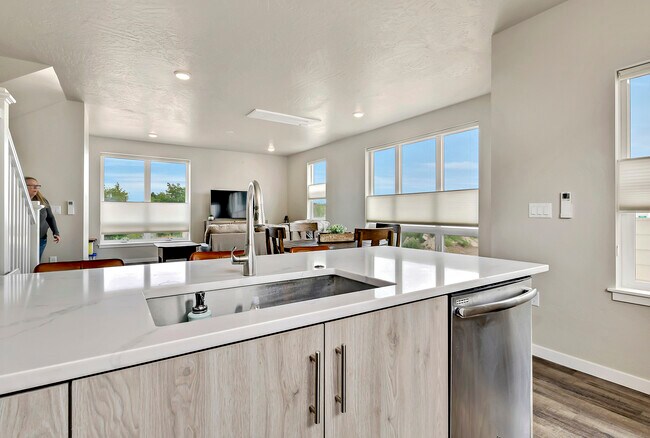 Building Photo - 3537 N Prospect Ln