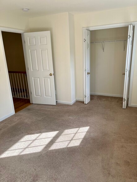 Building Photo - 1019 Stirling Ct